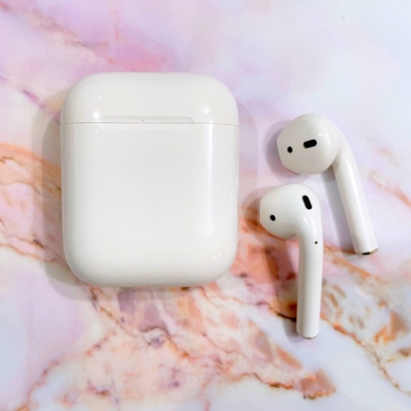 Apple Airpods White Wireless Headphones - 1st Generation